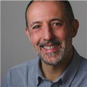 istruttore impartisce lezioni di difesa personale